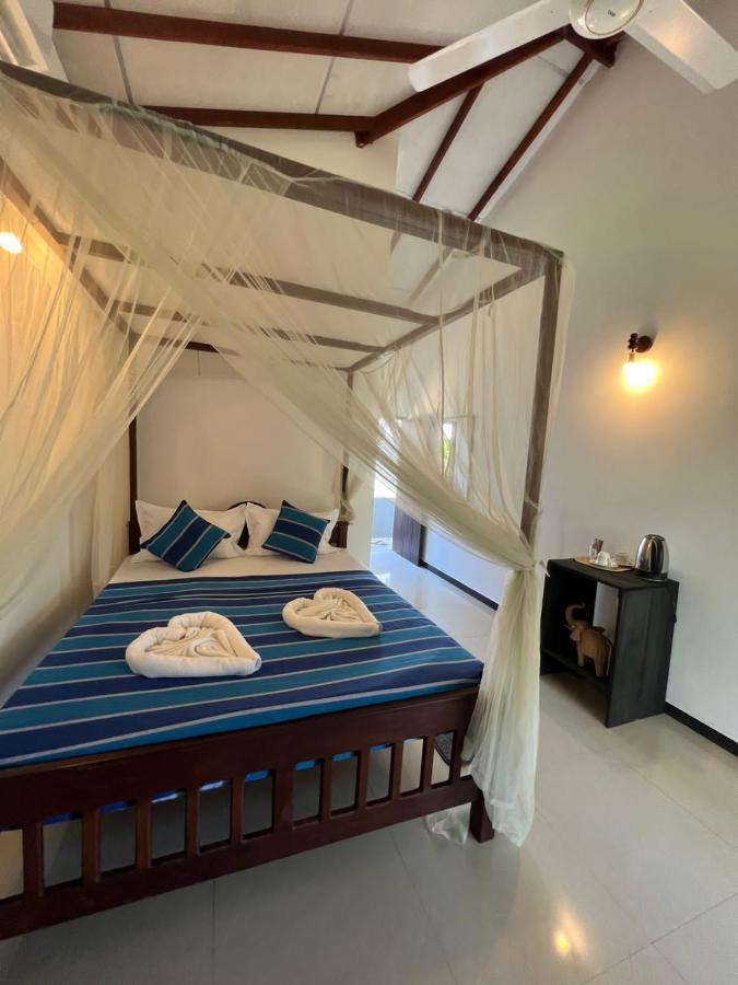 Pineapple Surf Hotel Ahangama Eksteriør billede