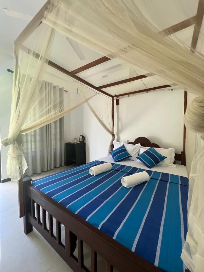 Pineapple Surf Hotel Ahangama Eksteriør billede