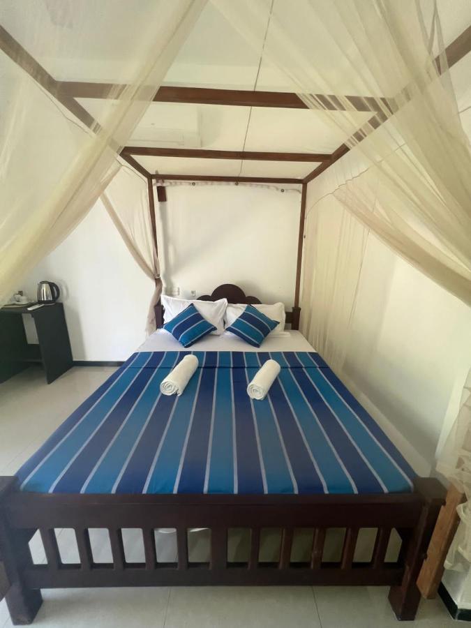 Pineapple Surf Hotel Ahangama Eksteriør billede